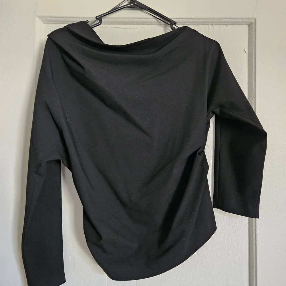 ZARA - Black Off-the-Shoulder Long Sleeve Top - Picture 4 of 5